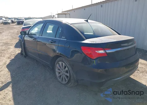 2013 Chrysler 200 Touring z USA, uszkodzony, nr VIN 1C3CCBBB9DN635925